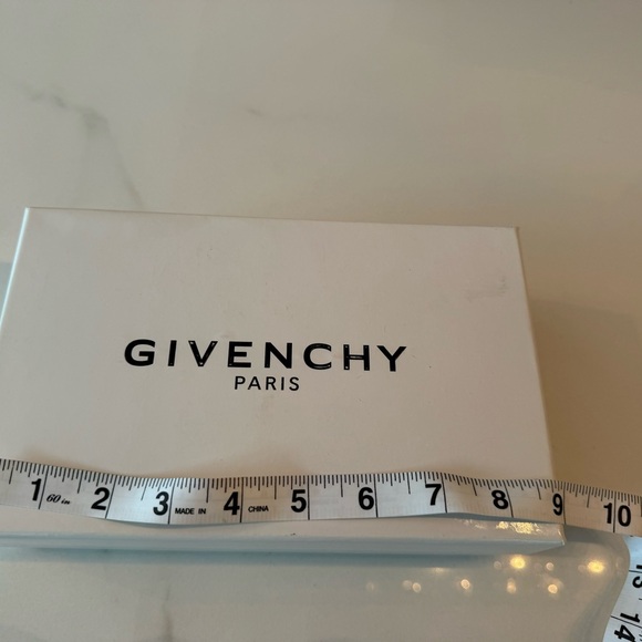 Givenchy Storage Box and Dust Cover - Picture 5 of 5